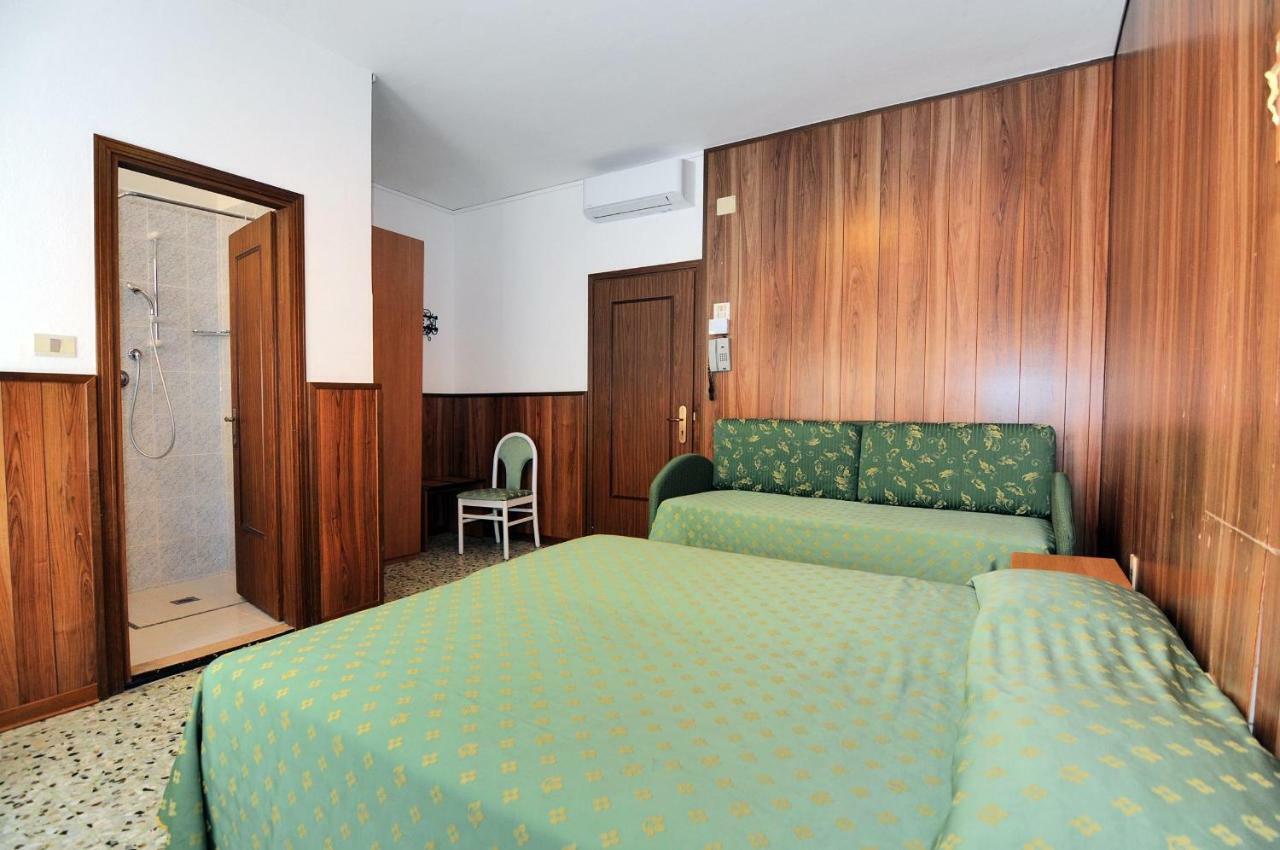 Venus Best Price Caorle Esterno foto