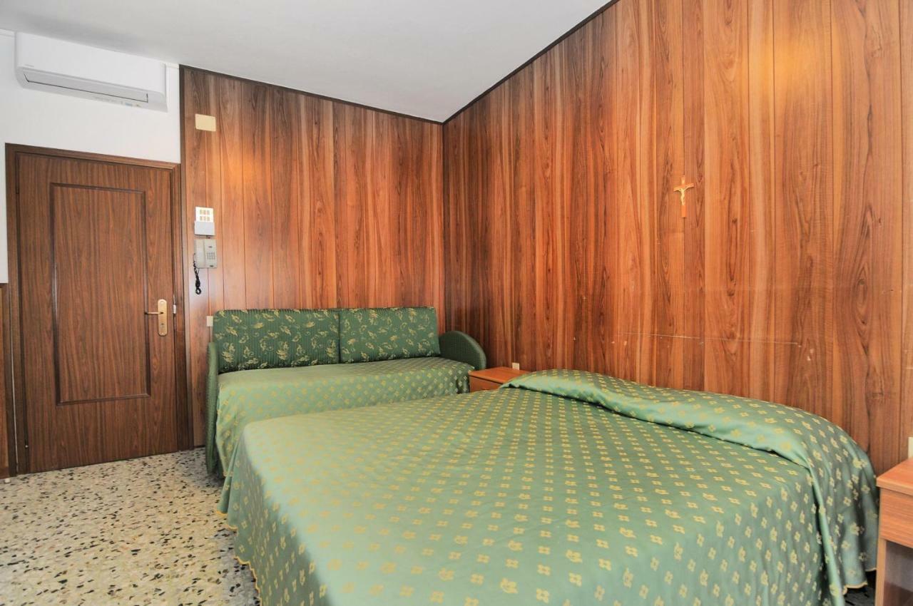 Venus Best Price Caorle Esterno foto