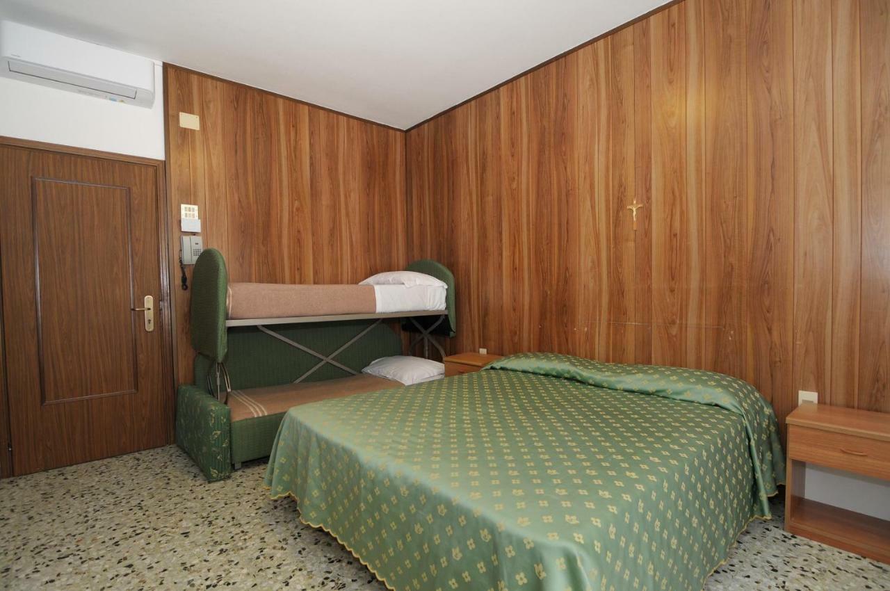 Venus Best Price Caorle Esterno foto